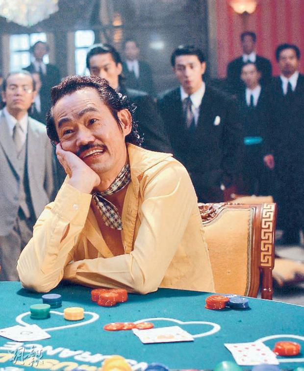 Vai phụ xấu lạ phim Châu Tinh Trì: Cô gái bán hoa răng hô vượt cả vua ăn mày-10