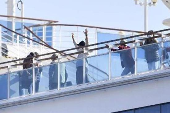 40 công dân Mỹ trên du thuyền Diamond Princess đã nhiễm COVID-19