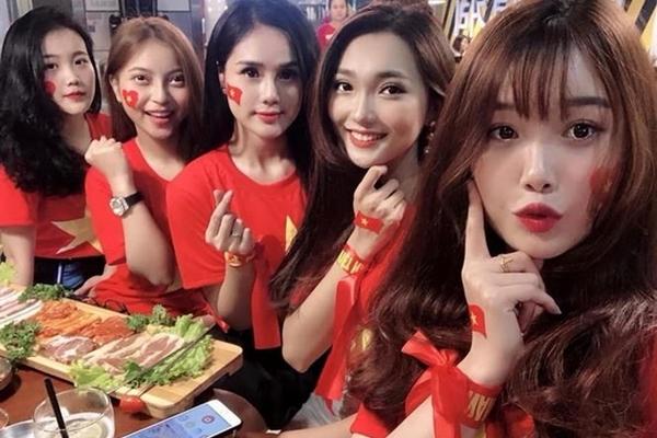 Thủ môn Đặng Văn Lâm rò rỉ ảnh hôn gái lạ dù đang trong mối quan hệ mặn nồng với hotgirl phòng gym-5