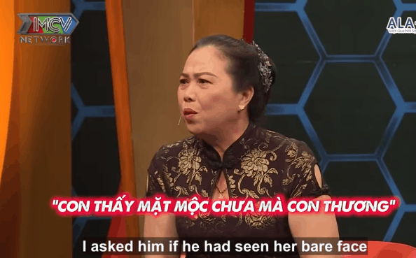 Con gái dẫn bạn trai kém 9 tuổi về, mẹ hỏi thẳng: Thấy mặt mộc của nó chưa mà dám thương?-1
