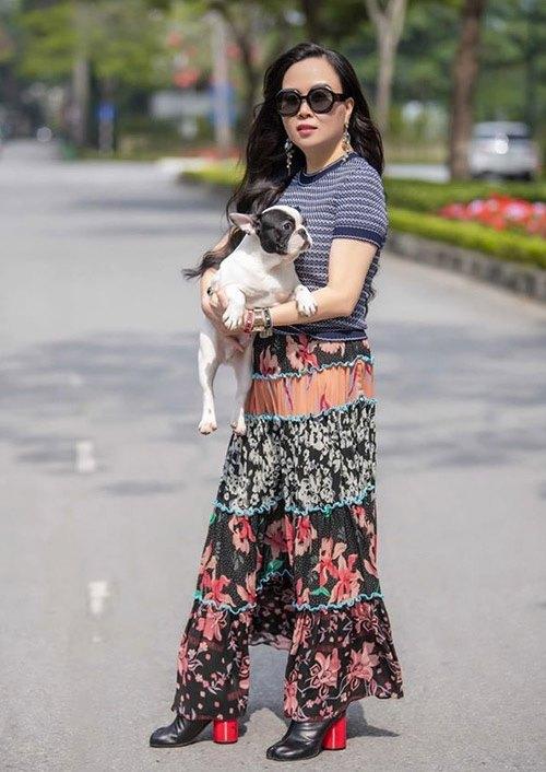 SAO MẶC XẤU: Lệ Quyên mặc đầm rườm rà như rèm cửa - Thúy Vi lộ nội y kém duyên-2