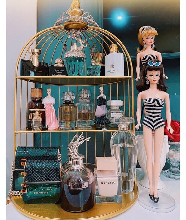 Đào Bá Lộc khoe những món đồ đắt tiền được người yêu mua cho.