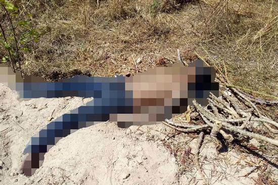 Phát hiện thi thể nam giới bị bịt mắt ở bãi đất trống