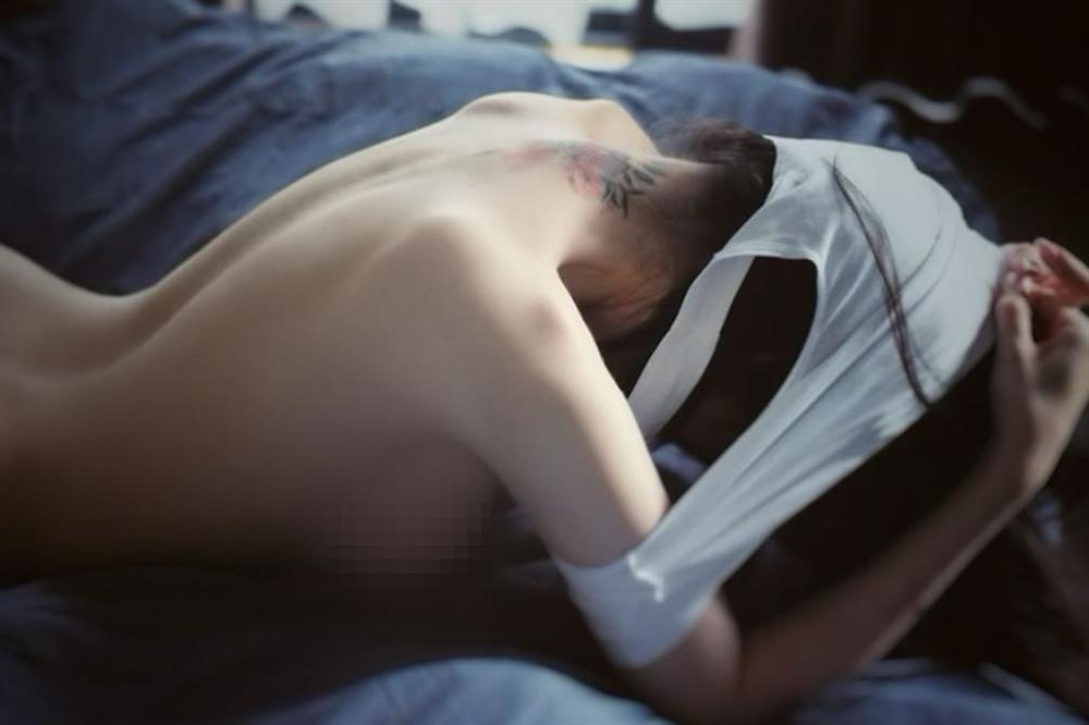 Elly Trần nổi đóa khi bị gã đàn ông lạ mặt mời chào đi du lịch-5