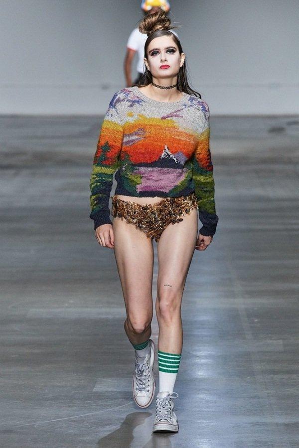 Rùng mình với dàn mẫu nhét gà sống và côn trùng vào nội y trên sàn diễn London Fahion Week-2