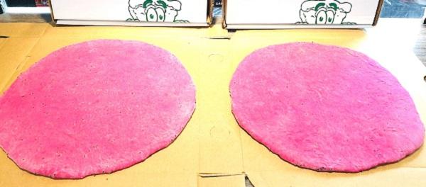 Sau bánh mì, xuất hiện pizza thanh long ruột đỏ - sáng kiến mới giải cứu giúp người nông dân-1