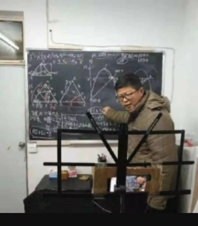 Tôi vốn là giáo viên, vì virus corona mà thành streamer-4