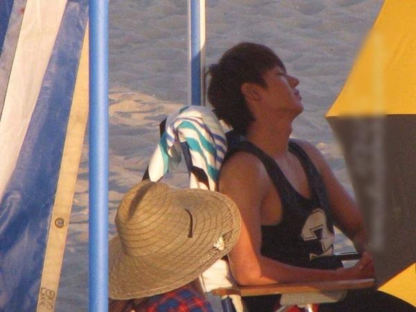 Lee Min Ho khiến fan sốt xình xịch chỉ với 1 khoảnh khắc ngủ gật trên tàu-3