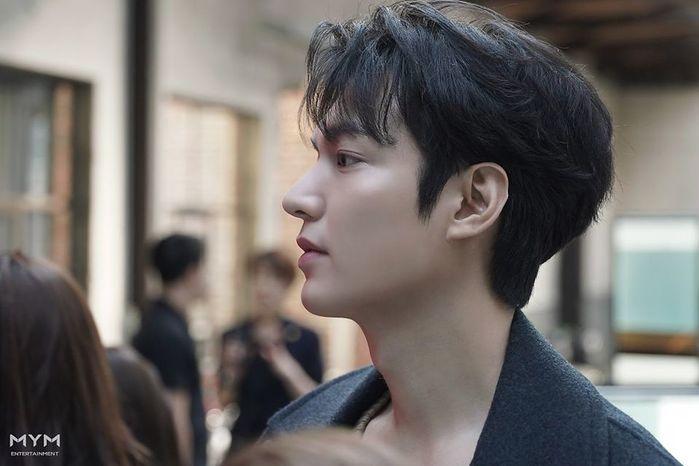 Lee Min Ho khiến fan sốt xình xịch chỉ với 1 khoảnh khắc ngủ gật trên tàu-4