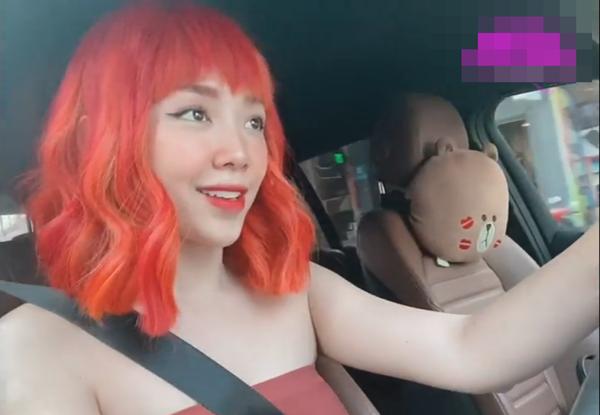 Tóc đỏ rực, vừa lái xe vừa hát, Tóc Tiên khiến fan đổ rầm khi tung thính ca khúc mới-1