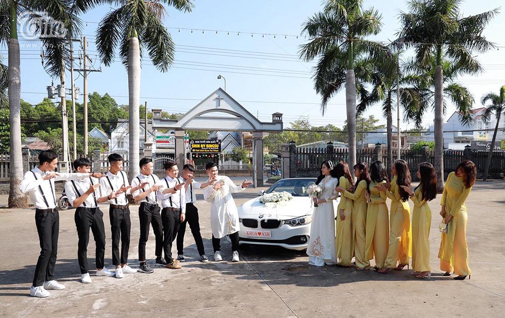 Bên trong đám cưới của cặp đôi được chị gái tặng 49 cây vàng: Tổ chức ở quê, ai nấy choáng váng khi thấy quà tặng-6