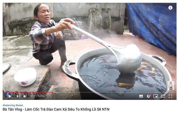 Ăn dở xong để vào nồi mời mọi người, con trai bà Tân Vlog bị dân mạng mắng sấp mặt-7