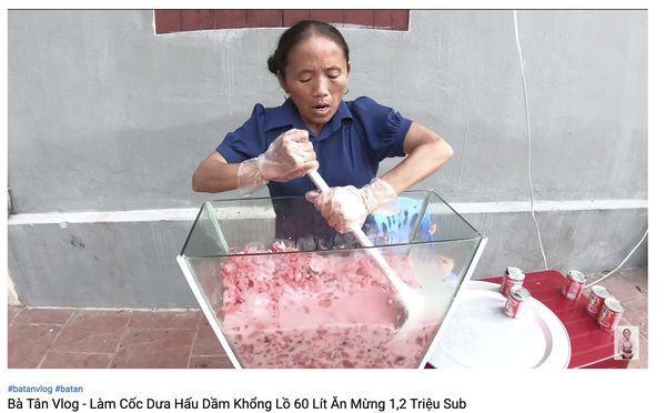 Ăn dở xong để vào nồi mời mọi người, con trai bà Tân Vlog bị dân mạng mắng sấp mặt-8