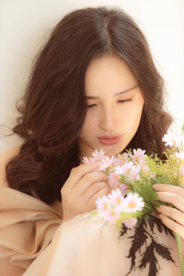 Mai Phương Thúy mắt bên cụp bên xòe chỉ vì dán mi lệch-3