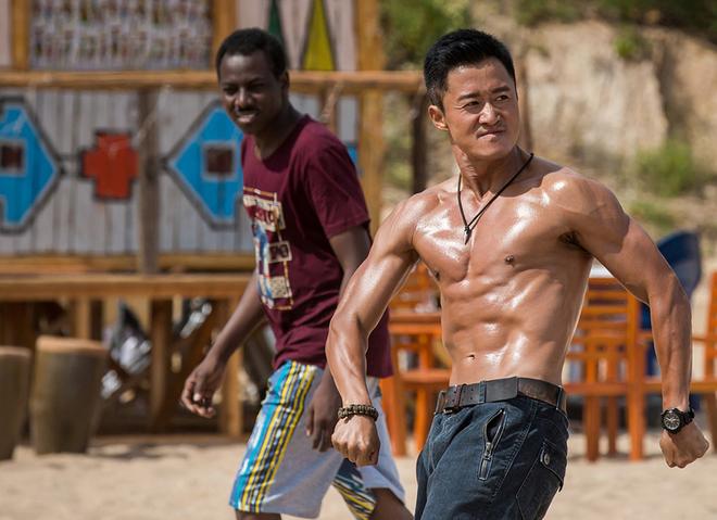 Ngô Kinh dùng ngón tay trỏ đẩy ôtô-2