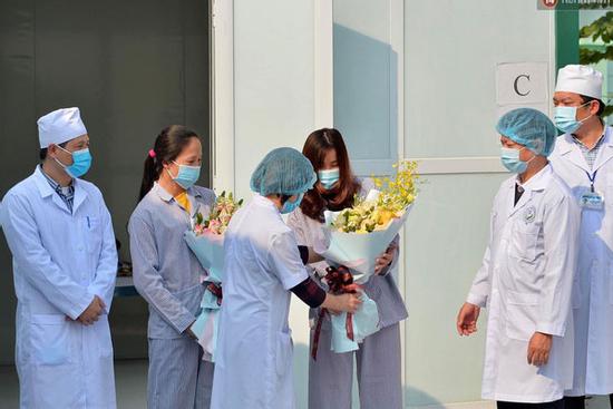 Thêm 2 bệnh nhân nhiễm Covid-19 ở Vĩnh Phúc được xuất viện: 'Đã hoàn thành phác đồ điều trị, nhưng vẫn phải được theo dõi tại nhà'