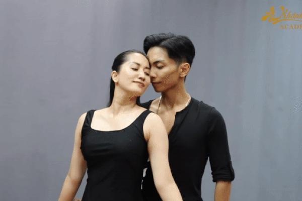 Bắt trend cực nhanh, Khánh Thi - Phan Hiển tự biên đạo điệu nhảy trong hit ON của BTS-7