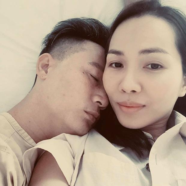 Vợ Hoàng Bách giải vây khi chồng phải đối mặt với loạt câu hỏi nhạy cảm sau khi triệt sản-1