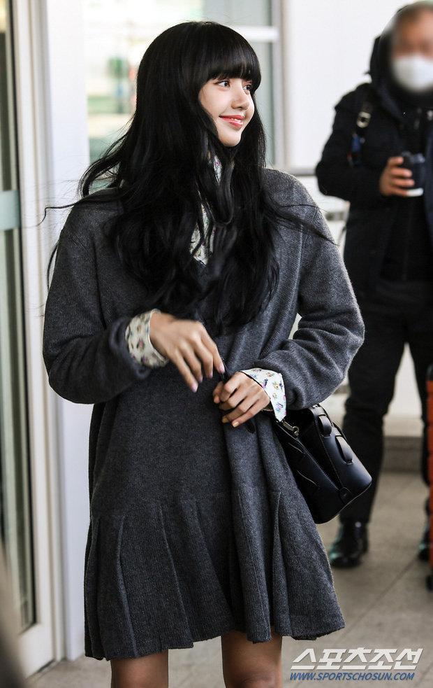 Lisa (BLACKPINK) ghi điểm tuyệt đối với gương mặt xinh như búp bê và mái tóc đen dài-4