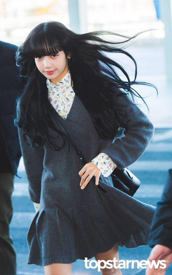 Lisa (BLACKPINK) ghi điểm tuyệt đối với gương mặt xinh như búp bê và mái tóc đen dài-5