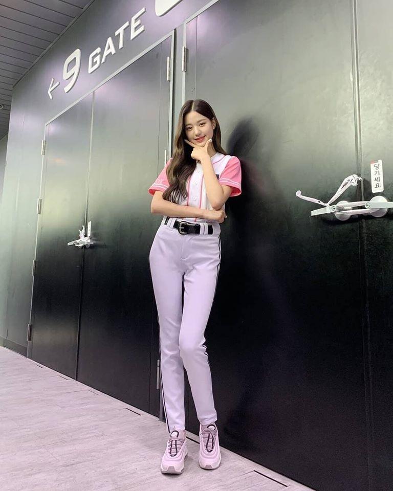 Chiêm ngưỡng đôi chân dài cực phẩm của sao nữ 16 tuổi đình đám xứ Hàn-14