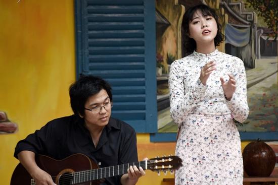 CLIP: Cô gái hát nhạc Trịnh gây sốt mạng xã hội