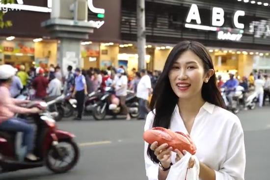 Đi ăn bánh mì thanh long ở TP.HCM