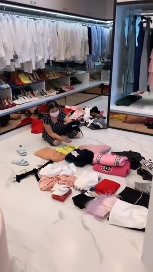 Ngọc Trinh khoe biệt thự triệu đô với đồ hiệu siêu khủng nhưng sự chú ý chỉ tập trung vào chiếc ghế tình yêu-5