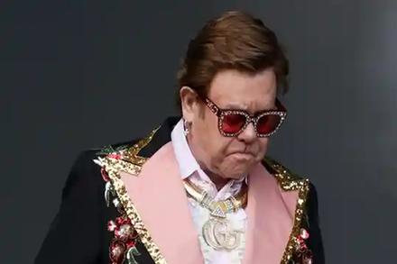 Elton John đột ngột bị mất giọng, bỏ dở show vì viêm phổi