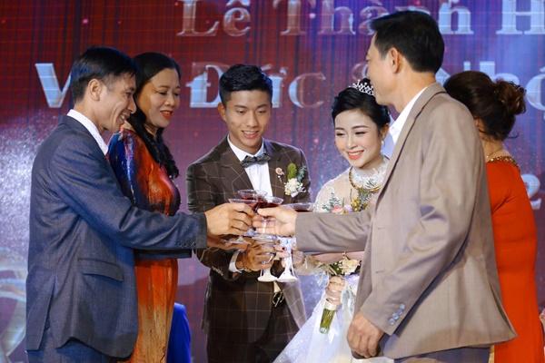 Hội gái xinh nhà giàu lấy chồng cầu thủ: Chẳng ai sống chung với mẹ chồng, làm dâu là điều không có trong từ điển-14