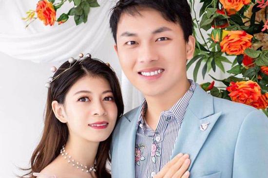 Cặp vợ chồng son gia nhập đội y tế viện trợ Hồ Bắc, mỗi ngày chỉ được nhìn nhau một lần trước bữa cơm