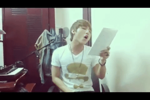 Vừa tiết lộ là fanboy của TVXQ, Sơn Tùng M-TP đã bị Sky 'đào' lại clip cover 'Ballons' siêu ngố