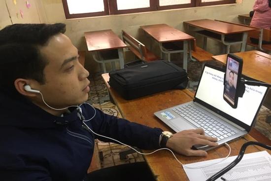 Thầy cô Hải Phòng trở thành streamer khi học sinh ở nhà tránh dịch