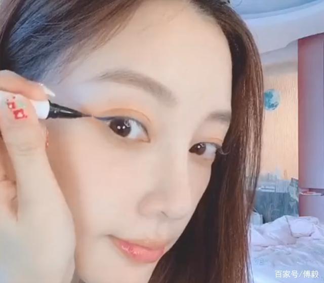 Bị lên án dữ dội vì cắm sừng Giả Nãi Lượng, Lý Tiểu Lộ hiện sống ra sao?-5