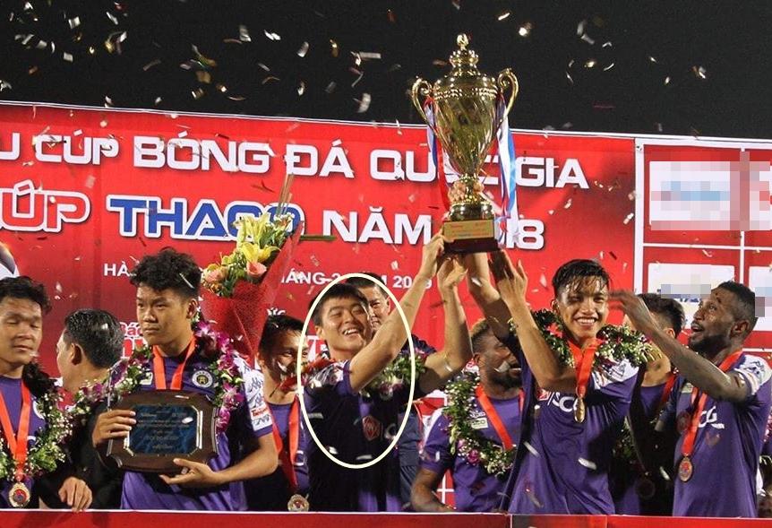 Hết bà xã lộ ảnh ăn mặc xuề xòa, Duy Mạnh cũng tự tố gu thời trang điệu hơn cả con gái-2