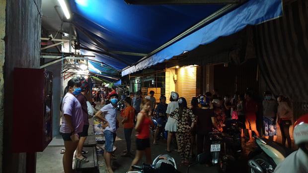 TP.HCM: Chồng bị vợ đâm chết trong lúc cãi nhau, người thân ôm thi thể khóc ngất-2