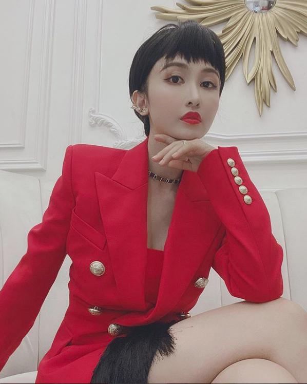 Từ bỏ hình ảnh bánh bèo, vợ hai Minh Nhựa bất ngờ xuất hiện với phong cách tomboy cá tính-2