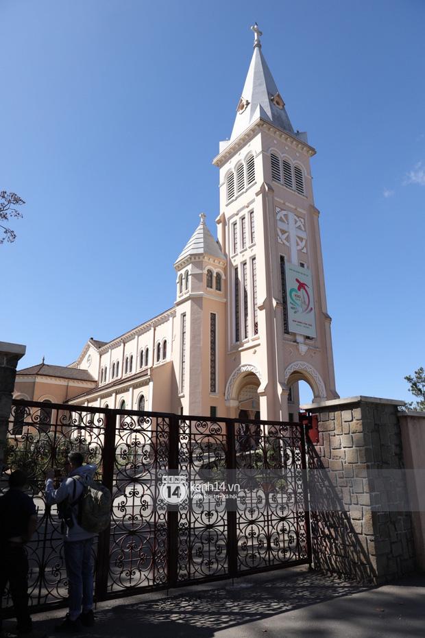 HOT: Cô dâu Tóc Tiên cười mãn nguyện bên chú rể Hoàng Touliver trong đám cưới bí mật-6