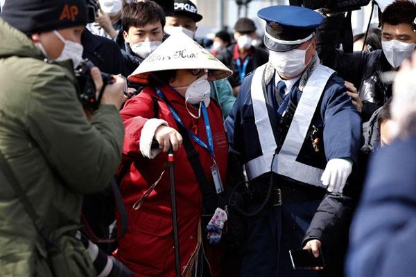 Hai hành khách nhiễm virus corona trên du thuyền ở Nhật tử vong-1