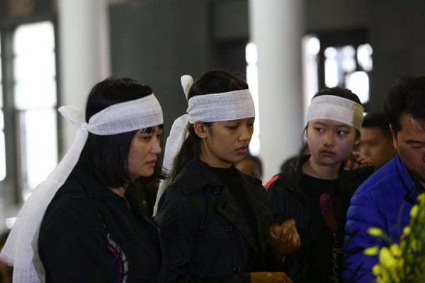 Nước mắt không ngừng rơi trong tang lễ NSƯT Vũ Mạnh Dũng-16