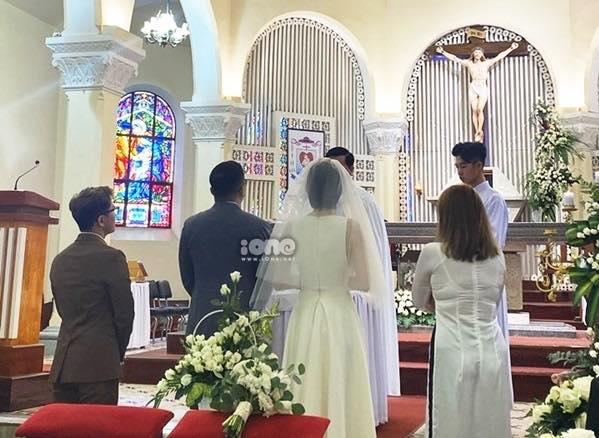 HOT: Cô dâu Tóc Tiên cười mãn nguyện bên chú rể Hoàng Touliver trong đám cưới bí mật-4