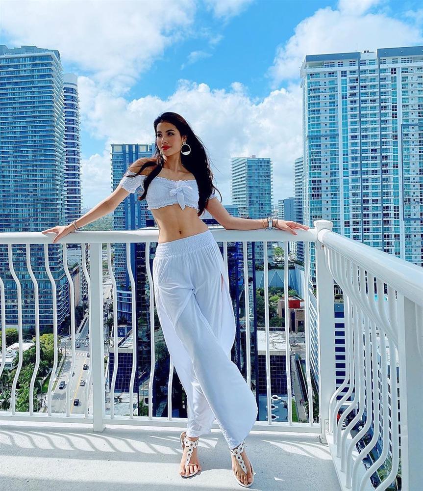 Trấn Thành lên đồ chất như 1 cây vàng - Hương Giang mặc đầm ngủ ra đường khoe dáng mảnh khảnh-7