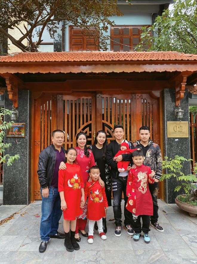 Hội gái xinh nhà giàu lấy chồng cầu thủ: Chẳng ai sống chung với mẹ chồng, làm dâu là điều không có trong từ điển-7