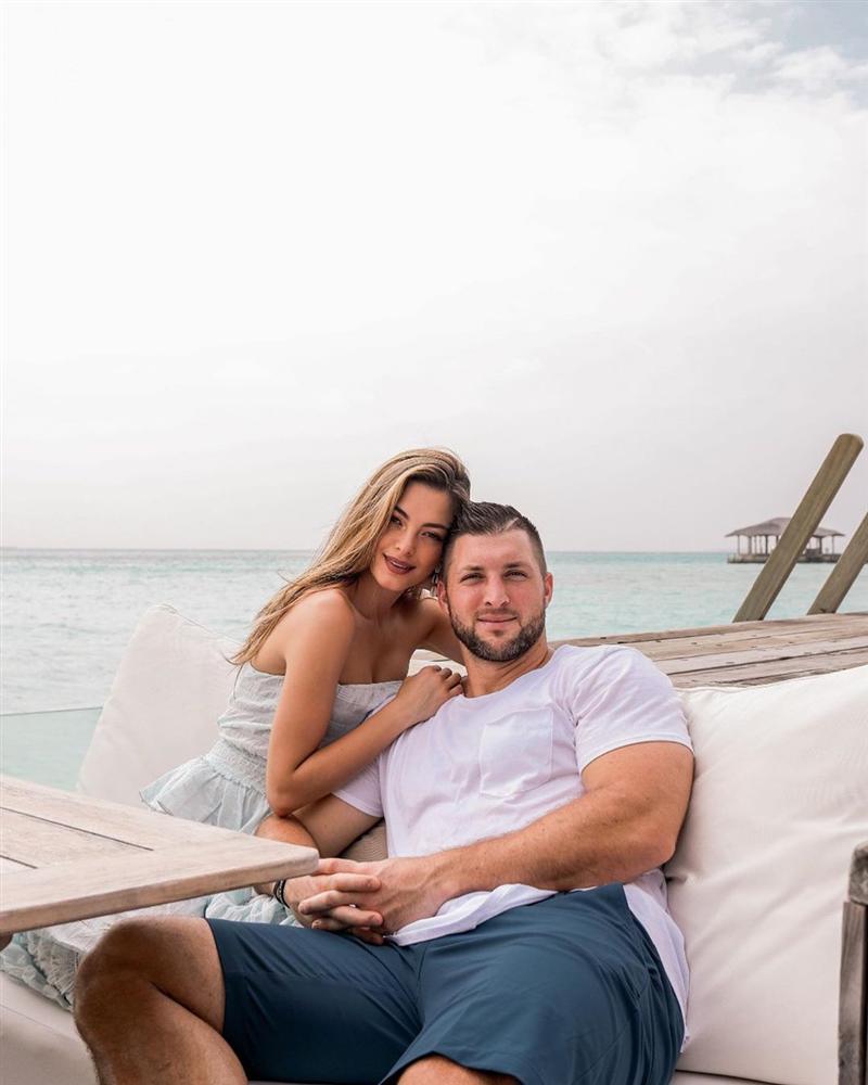 Bản tin Hoa hậu Hoàn vũ 20/2: Đụng Hoàng Thùy từ váy đến giày, cái kết nào cho Bùi Đình Hoài Sa?-8