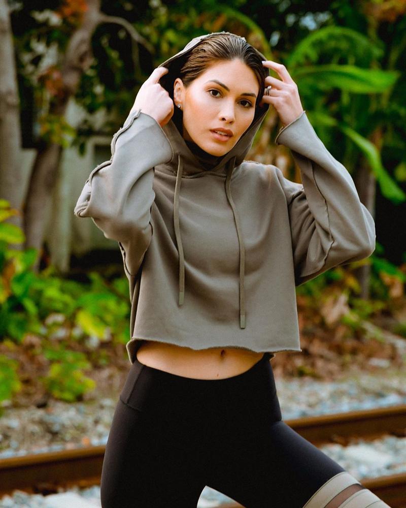 Bản tin Hoa hậu Hoàn vũ 20/2: Đụng Hoàng Thùy từ váy đến giày, cái kết nào cho Bùi Đình Hoài Sa?-4