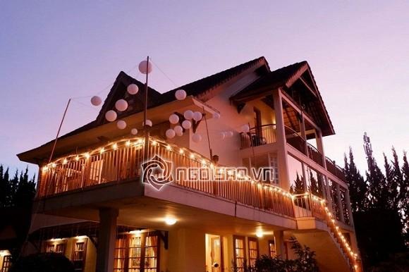 Tiệc cưới Tóc Tiên - Hoàng Touliver: Cô dâu mặc váy cực xinh, chú rể rưng rưng nước mắt-2