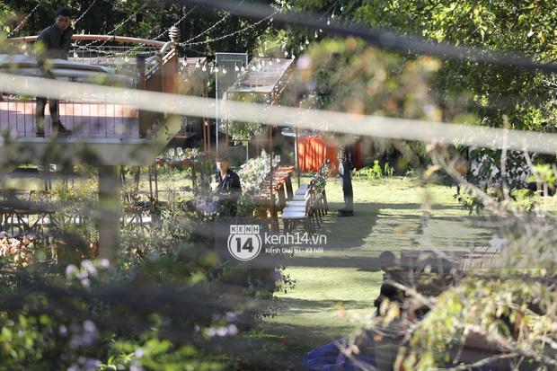 Tiệc cưới Tóc Tiên - Hoàng Touliver: Cô dâu mặc váy cực xinh, chú rể rưng rưng nước mắt-5