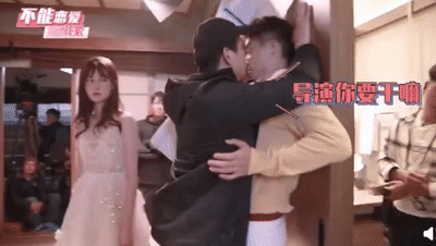 Đạo diễn thị phạm những cảnh ôm hôn, tình cảm trên phim trường-4