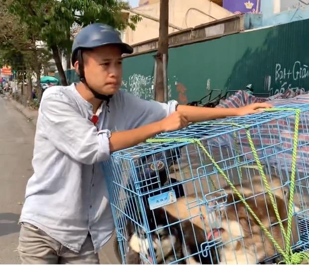 Chàng trai nghèo làm shipper bán chó cưng, đổi đời thành YouTuber triệu view là ai?-1