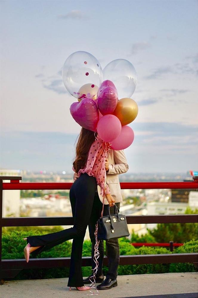 Phạm Hương khoe ảnh ôm ấp hôn phu, dáng dấp không trượt phát nào với đại gia bị đồn thổi-6